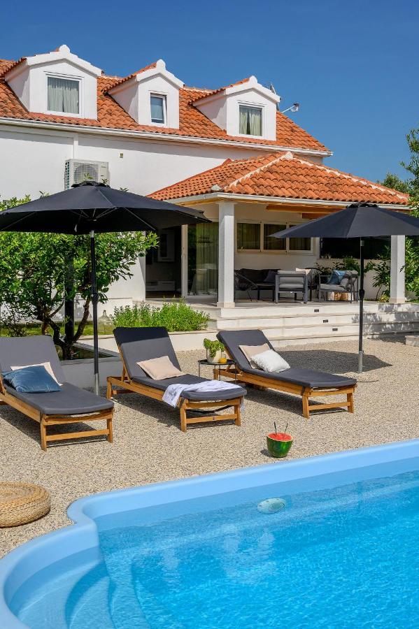 Villa Bellezza Милна Екстериор снимка